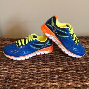 NEW Fila Boy’s Sneakers Size 5